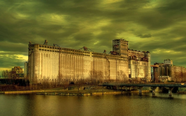 Large building river cloudy sky free wallpaper for desktop - medium preview image
