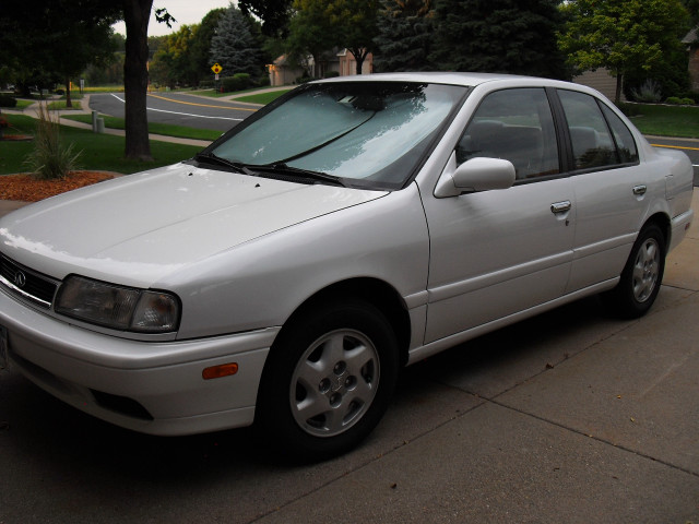 White car parked tree sidewalk free wallpaper for desktop - medium preview image