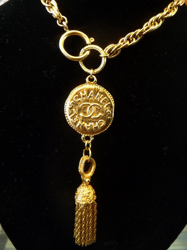 Gold necklace tassel medallion neckline free wallpaper for mobile - medium preview image