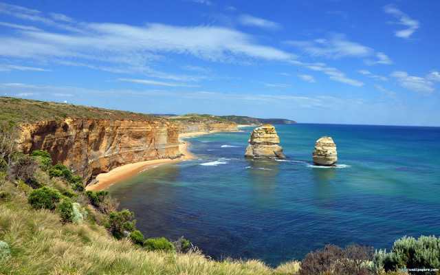 Beach cliff ocean view scenery free wallpaper for desktop - medium preview image