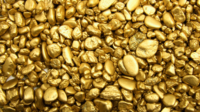 Gold rocks white surface background free wallpaper for desktop - medium preview image