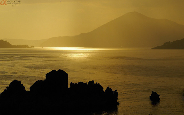 Large body of water mountain #3 free wallpaper for desktop - medium preview image