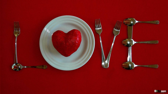 Heart cake plate forks knives free wallpaper for desktop - medium preview image