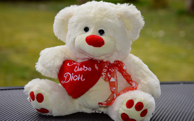 White teddy bear red heart free wallpaper for desktop - medium preview image