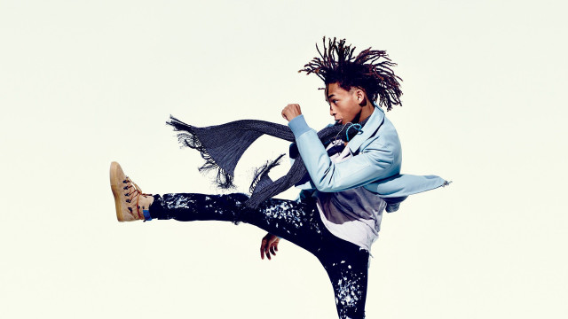 Woman dreadlocks jumping air leg free wallpaper for desktop - medium preview image
