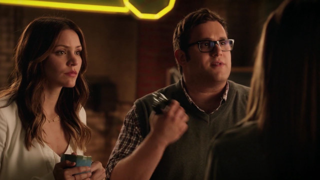 Man woman bar talking drinking free wallpaper for desktop - medium preview image