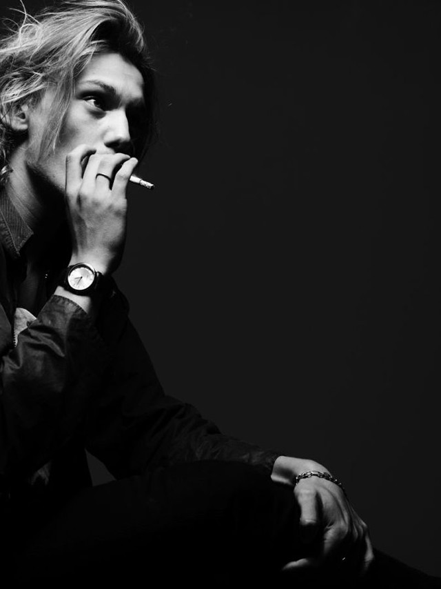Man smoking cigarette black white #4 free wallpaper for mobile - medium preview image