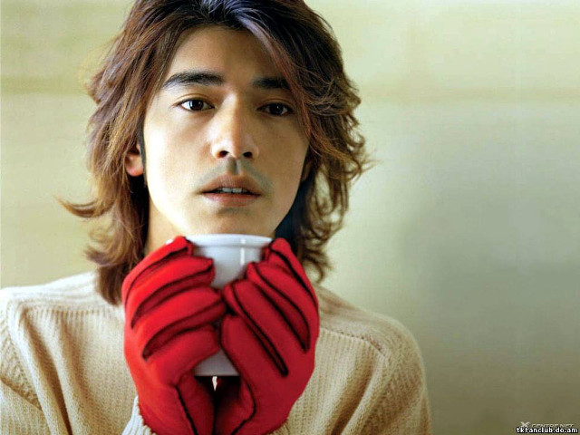 Man long hair red glove free wallpaper for desktop - medium preview image