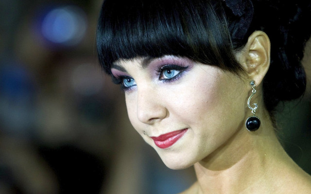 Anna hotchkis blue eyes black free wallpaper for desktop - medium preview image