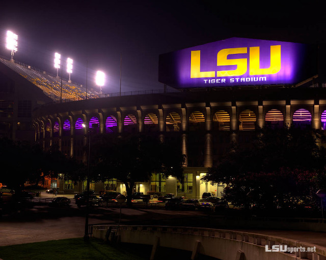 Lsu tiger stadium night sign free wallpaper for desktop - medium preview image