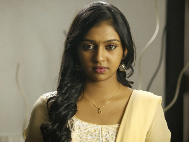 Woman yellow dress necklace yellow free wallpaper for desktop - medium preview image