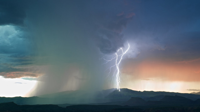 Lightning bolt hitting mountain sky free wallpaper for desktop - medium preview image