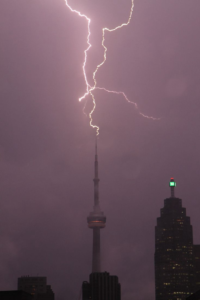 Lightning bolt hitting building toronto free wallpaper for mobile - medium preview image