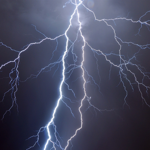 Lightning bolt sky building city free wallpaper for tablet - medium preview image