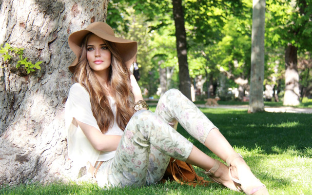 Woman sitting grass hat white free wallpaper for desktop - medium preview image