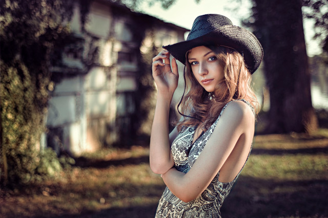 Woman hat pose field grass free wallpaper for desktop - medium preview image
