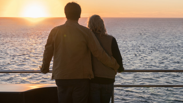 Man woman boat ocean sunset free wallpaper for desktop - medium preview image