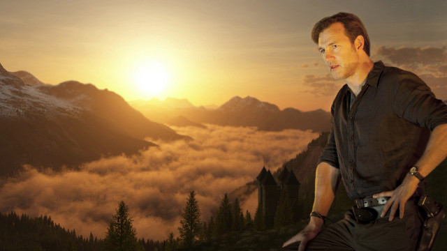 Man mountain camera sunset clouds free wallpaper for desktop - medium preview image