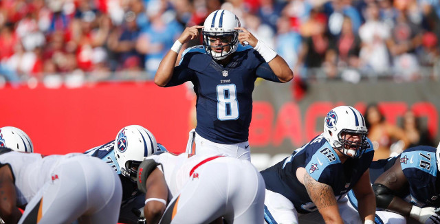 Football player throwing ball game #8 free wallpaper for desktop - medium preview image