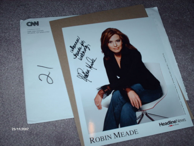 Robinn meade signed photo magazine free wallpaper for desktop - medium preview image