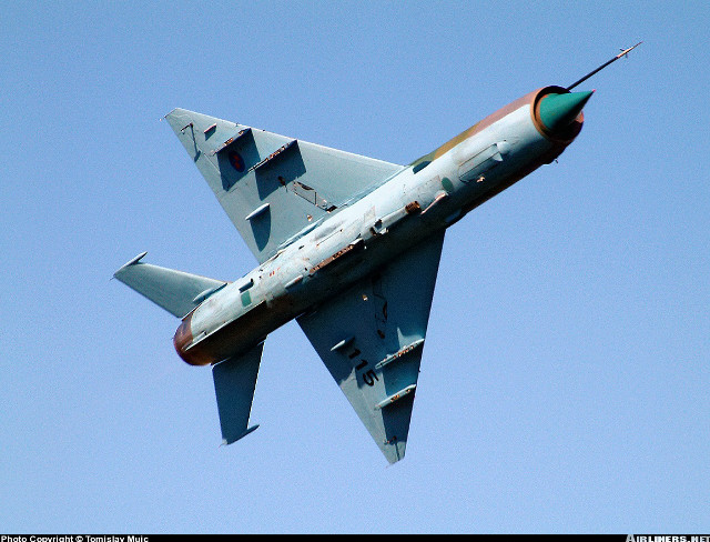 Fighter jet blue sky green free wallpaper for desktop - medium preview image