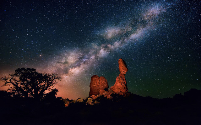 Night sky stars rock formation #4 free wallpaper for desktop - medium preview image