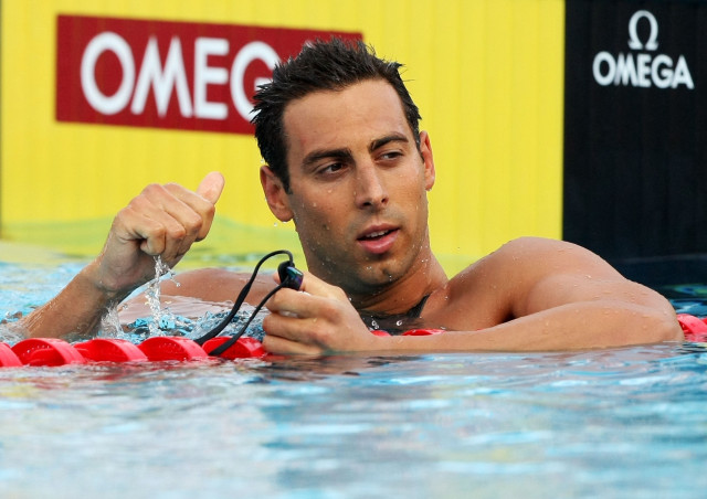 Man swimming pool holding device free wallpaper for desktop - medium preview image