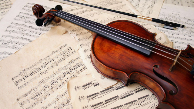 Violin sheet music background pen free wallpaper for desktop - medium preview image