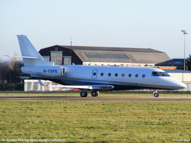 Small airplane runway airport building free wallpaper for desktop - medium preview image