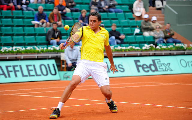 Man yellow shirt tennis court free wallpaper for desktop - medium preview image