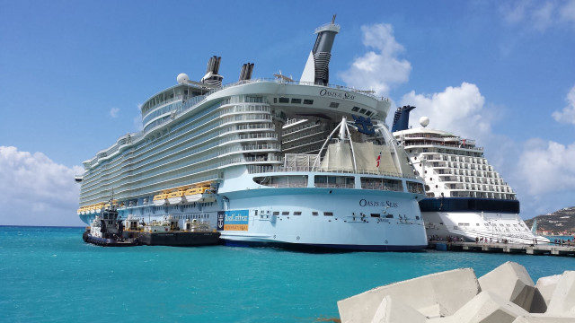 Cruise ship docked ocean small free wallpaper for desktop - medium preview image