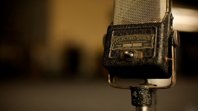 Microphone tiltshift studio phone fishnet free wallpaper for desktop - medium preview image