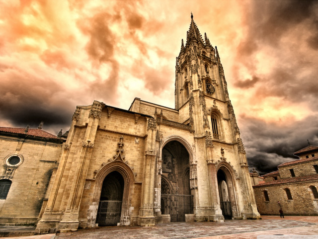 Cathedral clock tower cloudy sky free wallpaper for desktop - medium preview image