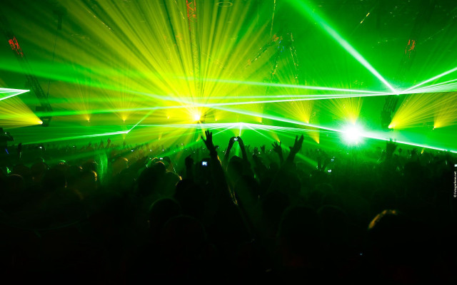 Concert crowd green yellow lights free wallpaper for desktop - medium preview image