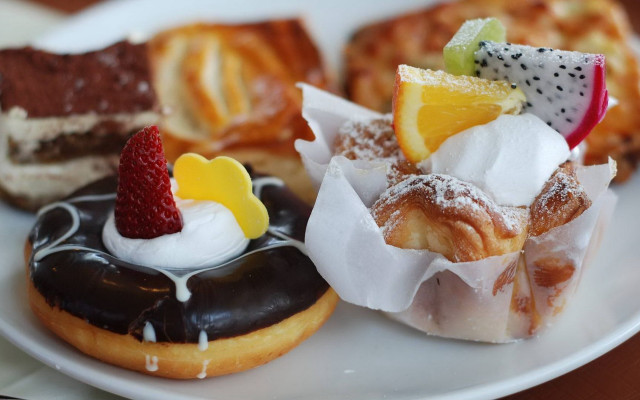 Pastries with fruit on table free wallpaper for desktop - medium preview image