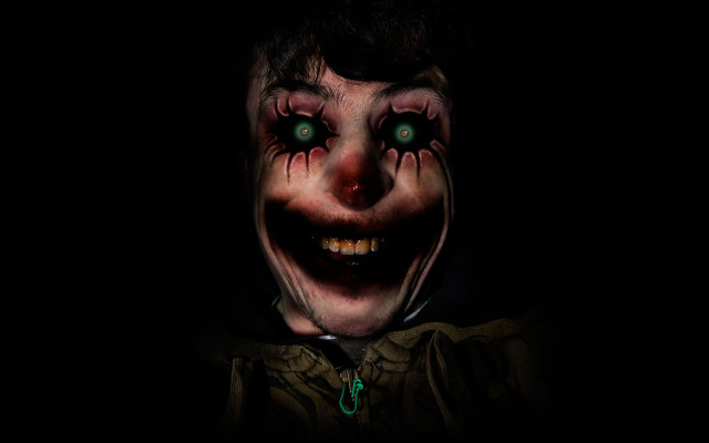 Creepy clown green eyes creepy free wallpaper for desktop - medium preview image