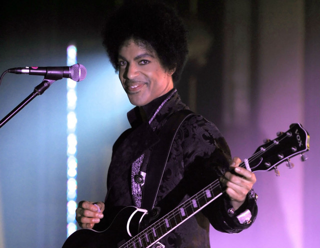 Man holding guitar microphone stand free wallpaper for desktop - medium preview image