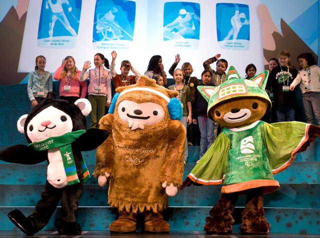 Mascot costumes stage green hat free wallpaper for desktop - medium preview image