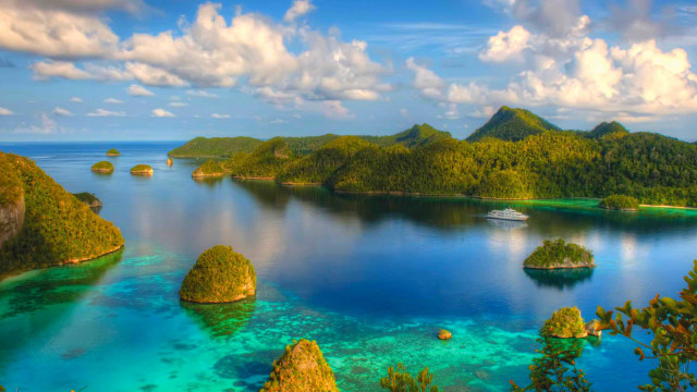 Blue lagoon mountains boat sky free wallpaper for desktop - medium preview image