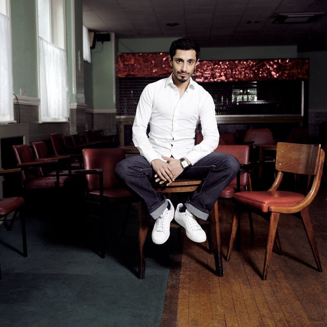 Man bench room chairs table free wallpaper for tablet - medium preview image