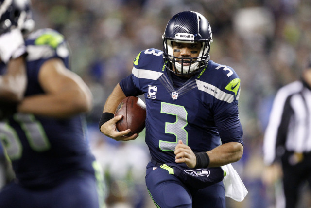 Football player running ball referee #2 free wallpaper for desktop - medium preview image