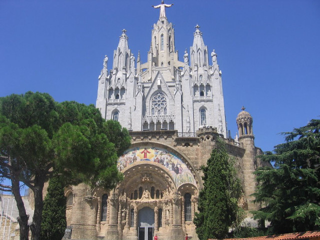 Cathedral cross tree front roof free wallpaper for desktop - medium preview image