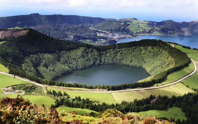 Lake hills road trees green free wallpaper for desktop - medium preview image