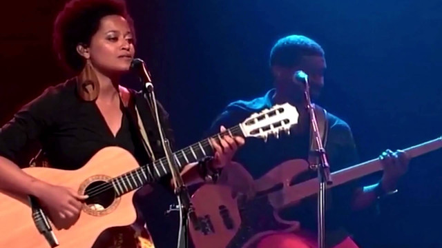 Woman playing guitar singing microphone free wallpaper for desktop - medium preview image