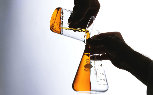 Pouring liquid beaker measuring cup free wallpaper for desktop - medium preview image