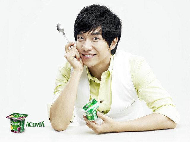 Man toothbrush activia sit rococo free wallpaper for desktop - medium preview image