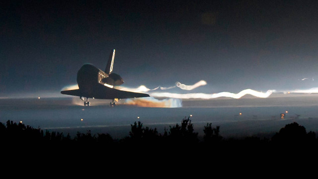 Space shuttle takeoff night smoke free wallpaper for desktop - medium preview image