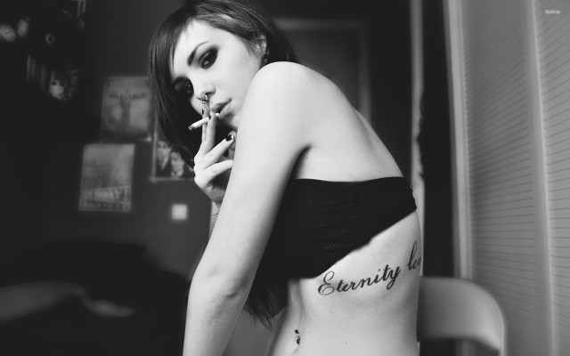 Woman smoking cigarette black white #2 free wallpaper for desktop - medium preview image