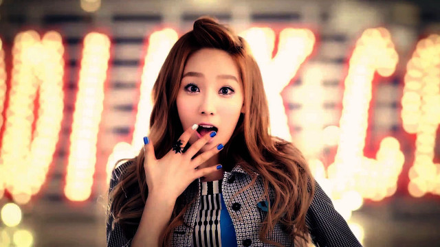 Woman blue lipstick black white free wallpaper for desktop - medium preview image