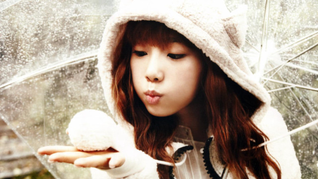 Woman white coat umbrella cookie free wallpaper for desktop - medium preview image